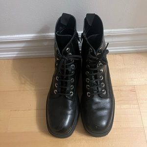 L’intervalle Black leather combat boots